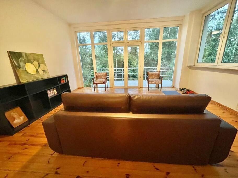 Beautiful Villa With Garden In Milanowek Экстерьер фото