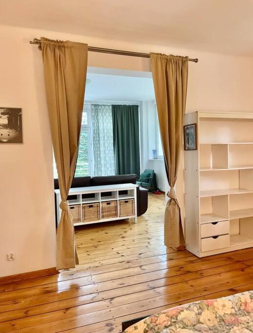 Beautiful Villa With Garden In Milanowek Экстерьер фото