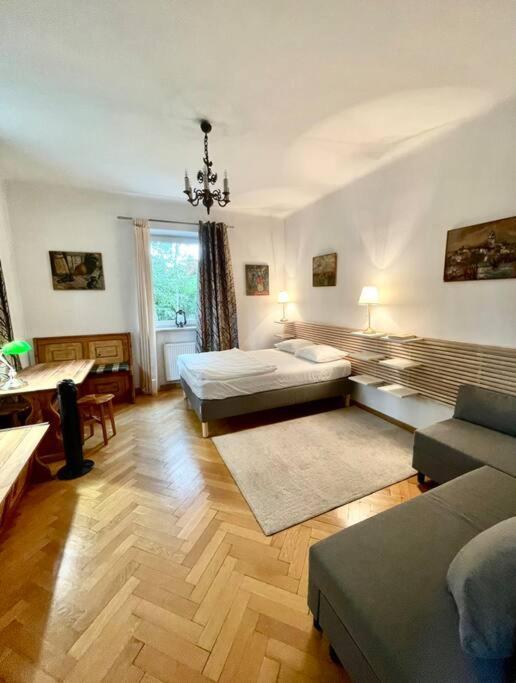 Beautiful Villa With Garden In Milanowek Экстерьер фото